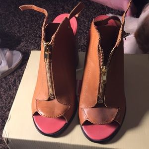 Tan Kelsi Dagger Leather Upper Heel 7